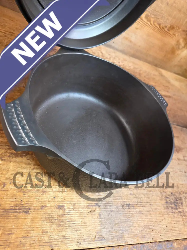 Oh my! Hard to find 1930’s Hammered finish Griswold No. 8 Hinged Dutch Oven w/ Small Logo - Dutch Ovens Trivets &