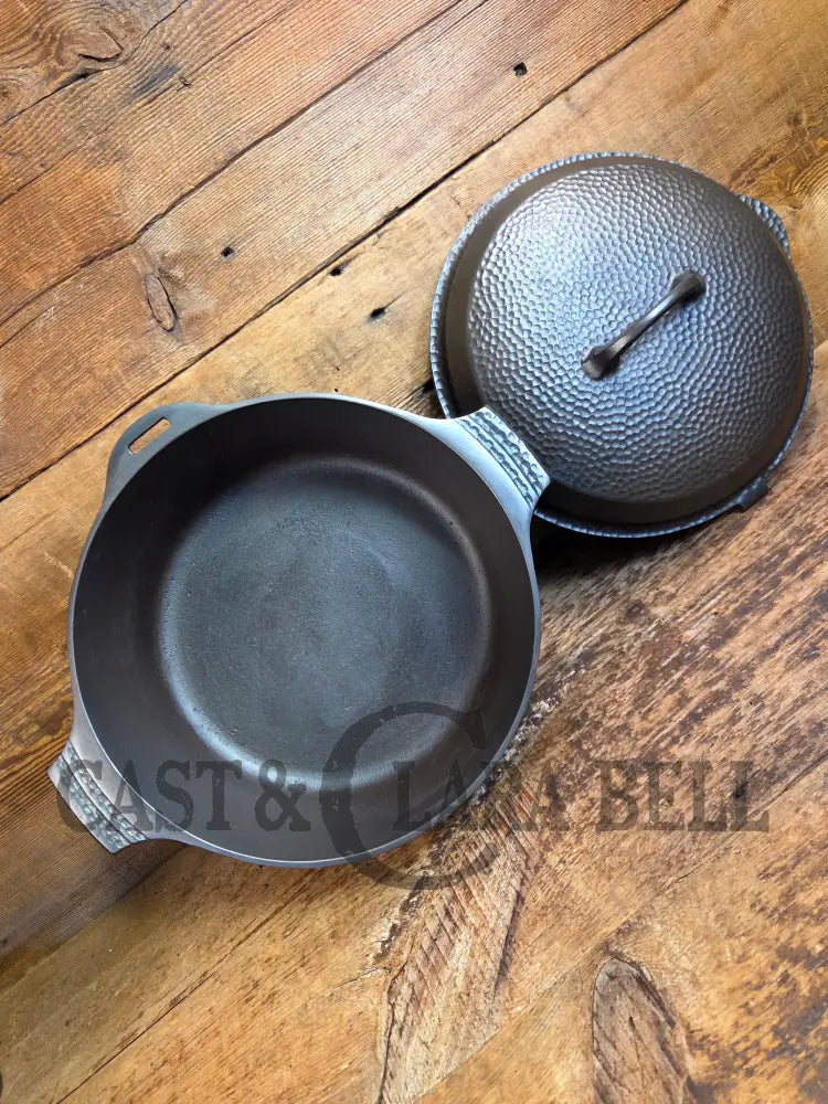 Oh my! Hard to find 1930βs Hammered finish Griswold No. 8 Hinged Dutch Oven w/ Small Logo - Dutch Ovens Trivets &