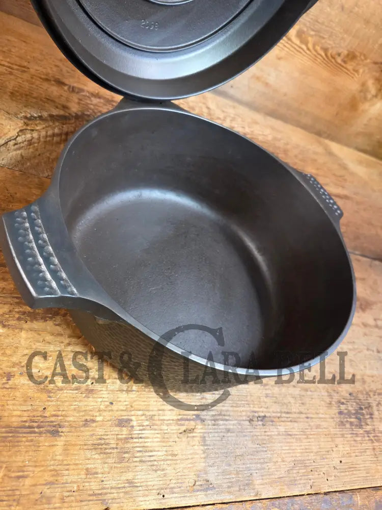 Oh my! Hard to find 1930βs Hammered finish Griswold No. 8 Hinged Dutch Oven w/ Small Logo - Dutch Ovens Trivets &