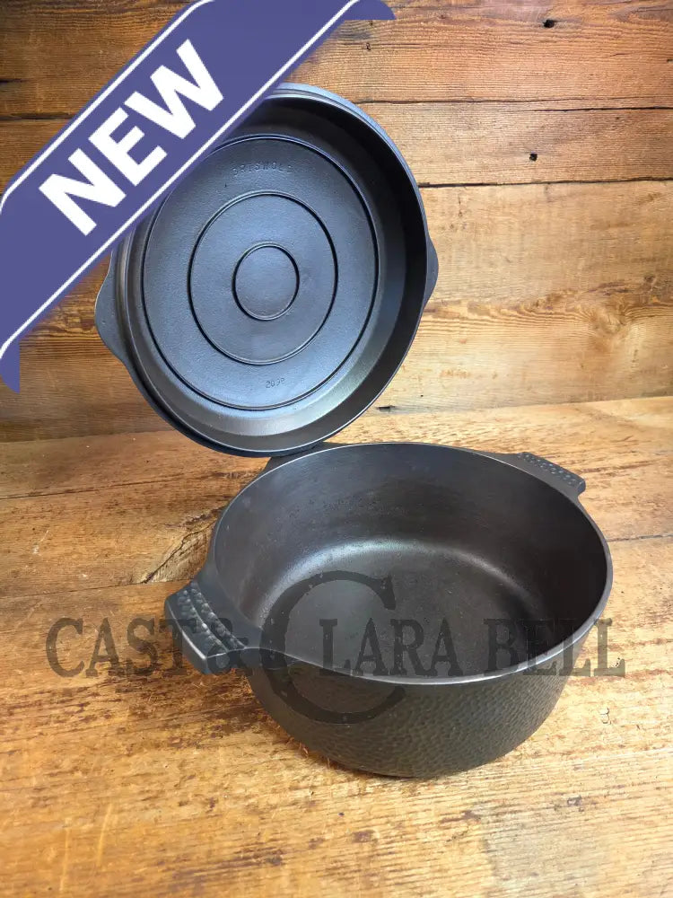 Oh my! Hard to find 1930’s Hammered finish Griswold No. 8 Hinged Dutch Oven w/ Small Logo - Dutch Ovens Trivets &