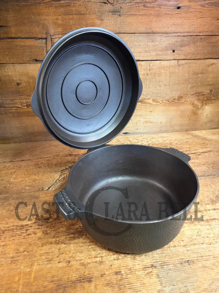 Oh my! Hard to find 1930βs Hammered finish Griswold No. 8 Hinged Dutch Oven w/ Small Logo - Dutch Ovens Trivets &