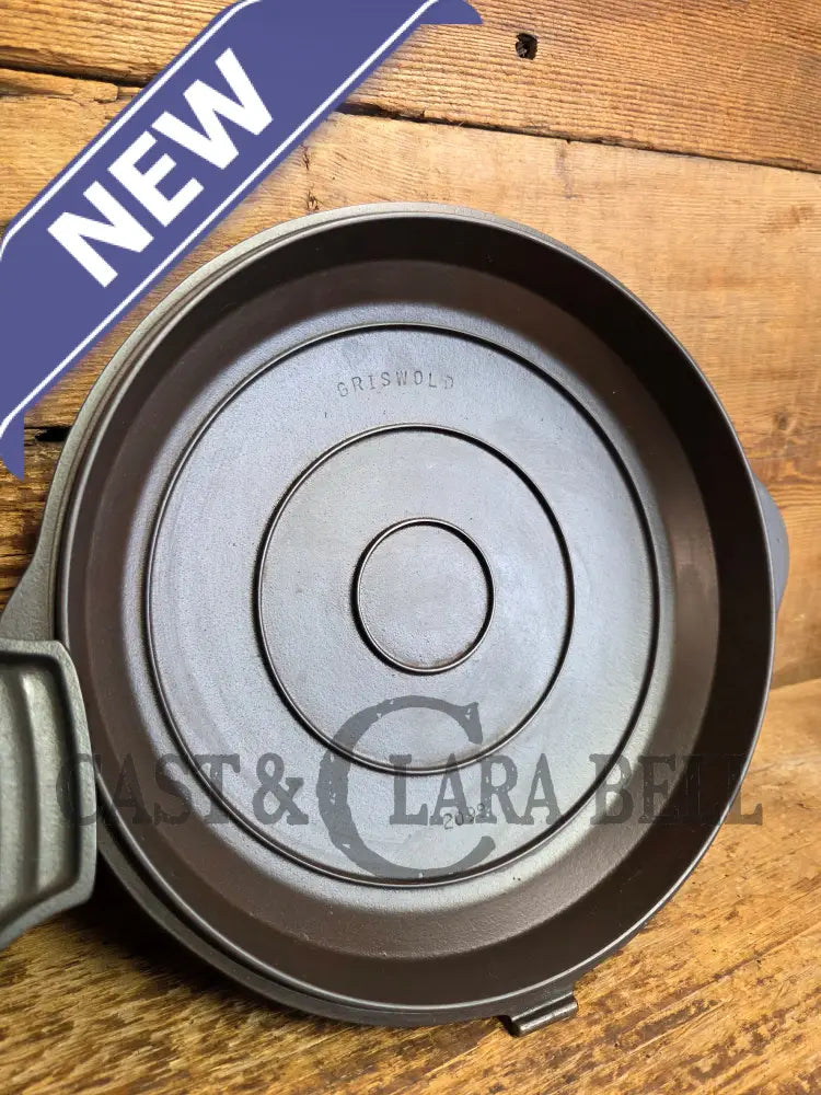 Oh my! Hard to find 1930’s Hammered finish Griswold No. 8 Hinged Dutch Oven w/ Small Logo - Dutch Ovens Trivets &