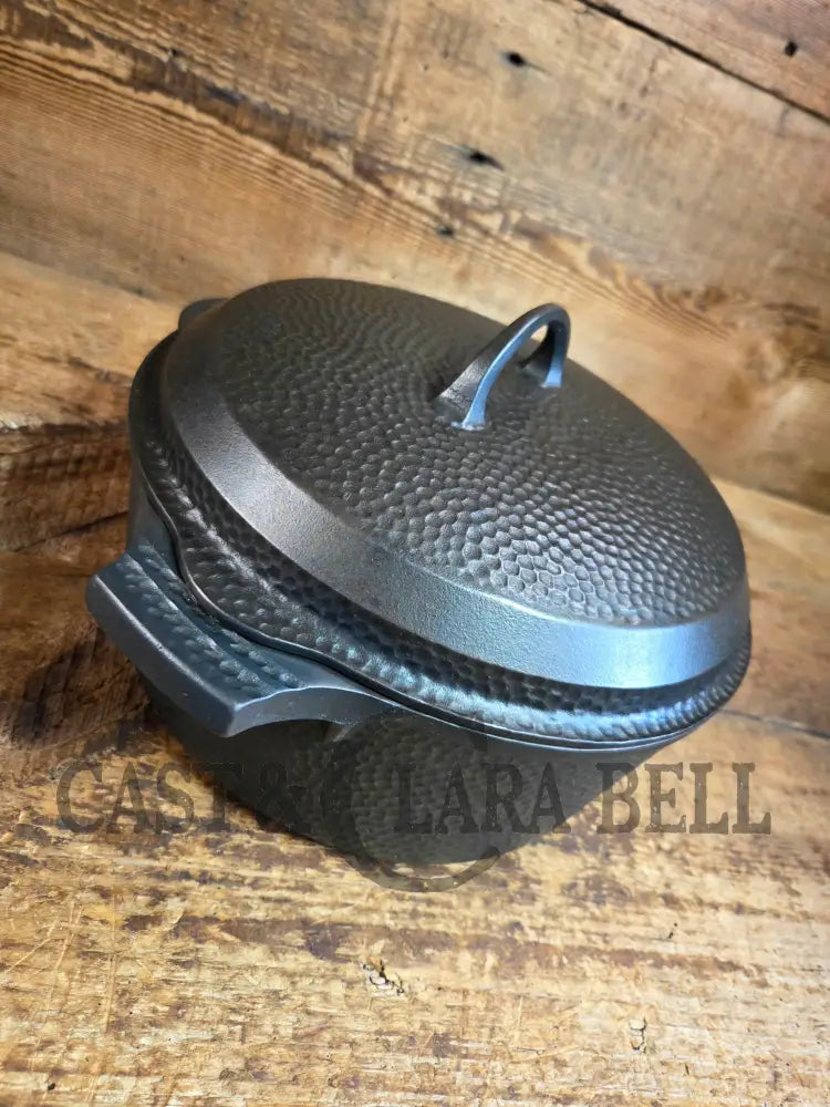 Oh my! Hard to find 1930βs Hammered finish Griswold No. 8 Hinged Dutch Oven w/ Small Logo - Dutch Ovens Trivets &