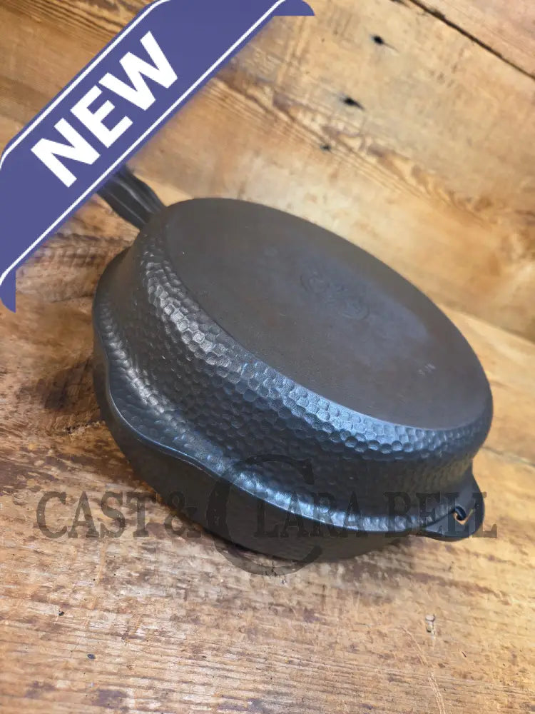 Oh my! Hard to find 1940’s Hammered finish Griswold No. 8 cast iron skillet 2008 with matching hinged skillet top 2040