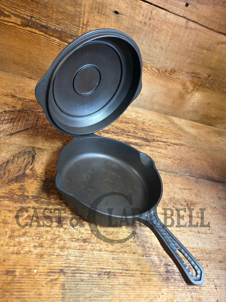Oh my! Hard to find 1930’s Hammered finish Griswold No. 5 Hinged Cast Iron Skillet with Lid! 2096 / 2015 - Skillet