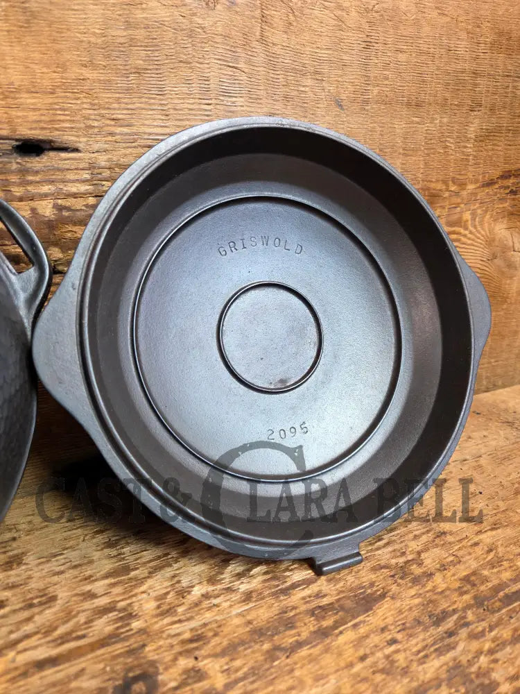 Oh my! Hard to find 1930’s Hammered finish Griswold No. 5 Hinged Cast Iron Skillet with Lid! 2096 / 2015 - Skillet