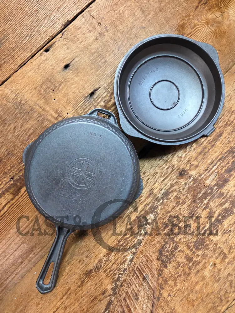 Oh my! Hard to find 1930’s Hammered finish Griswold No. 5 Hinged Cast Iron Skillet with Lid! 2096 / 2015 - Skillet