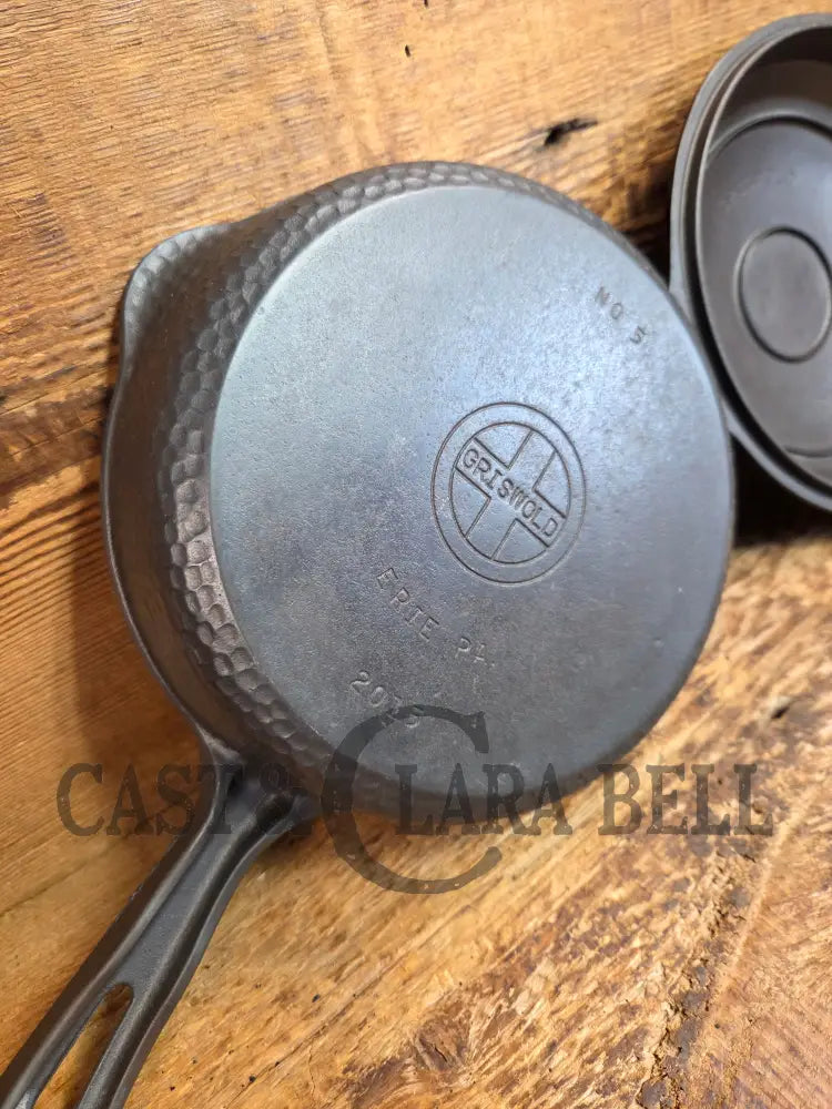 Oh my! Hard to find 1930’s Hammered finish Griswold No. 5 Hinged Cast Iron Skillet with Lid! 2096 / 2015 - Skillet