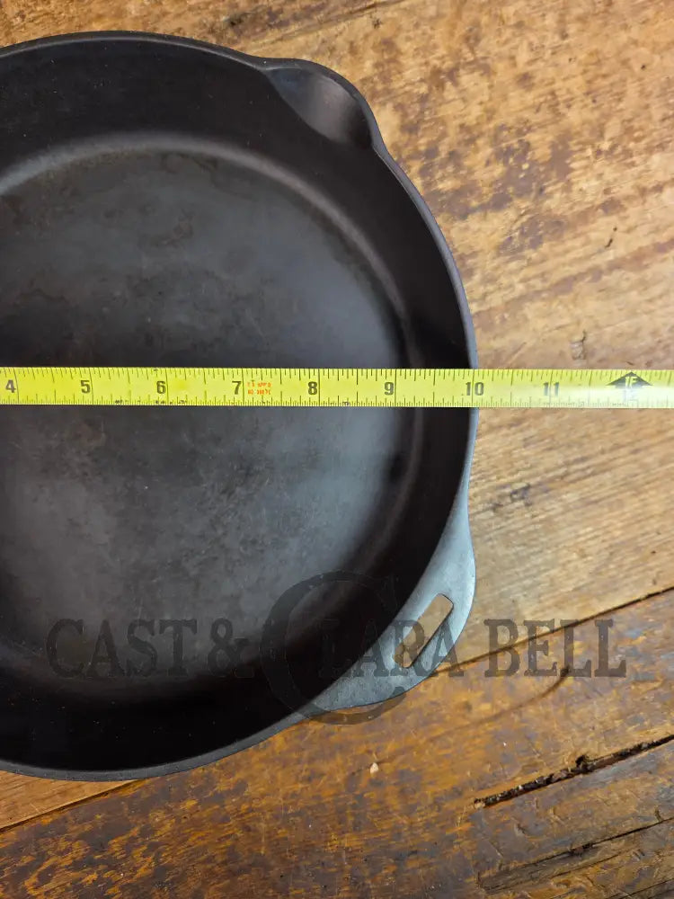 Oh my! Hard to find 1940’s Hammered finish Griswold No. 8 cast iron skillet 2008 with matching hinged skillet top 2040