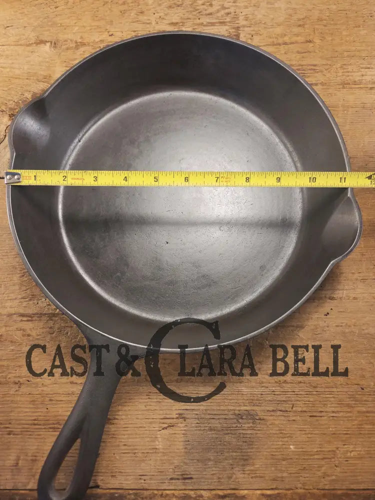 One of the earliest Griswold lines made! Lovely 1920’s Griswold #9 Skillet with Heat Ring and Large Slant Logo 710 H.