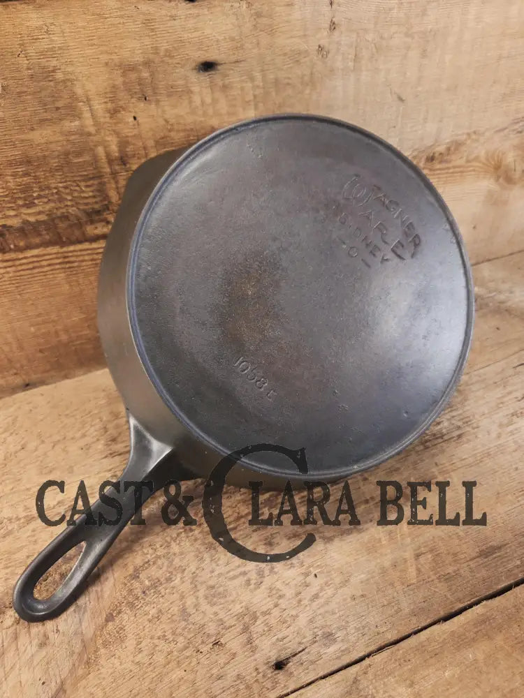 The Classic! 1924 Wagner Ware Sidney -O- #8 Skillet with Heat Ring and Stylized Logo 1058 E Skillet