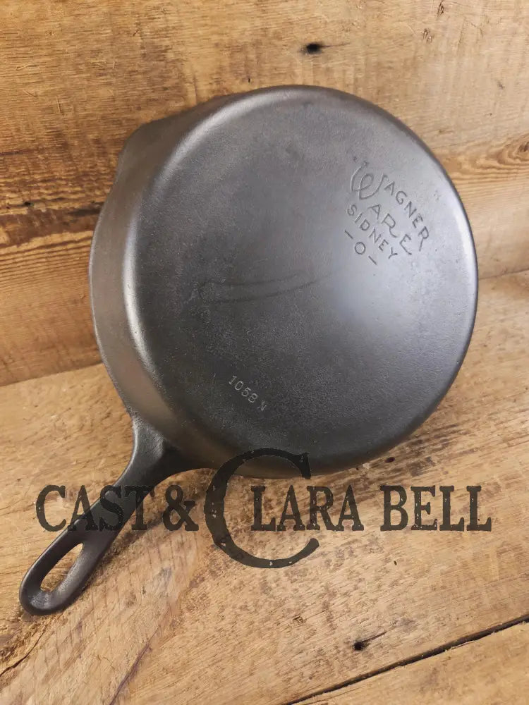 The Classic! Wagner Ware #8 Cast Iron Skillet with Smooth Bottom 1058 N. Best seller for size and weight