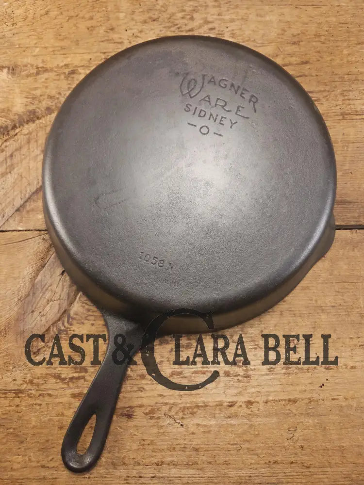 The Classic! Wagner Ware #8 Cast Iron Skillet with Smooth Bottom 1058 N. Best seller for size and weight