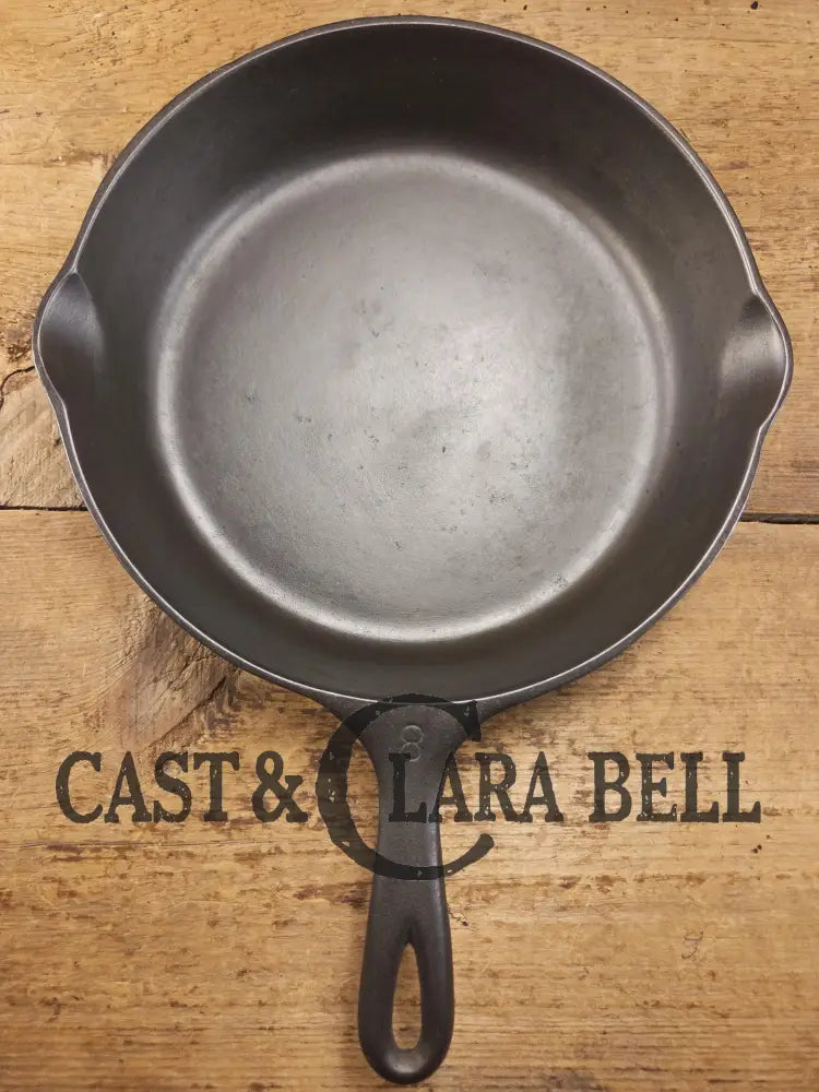 The Classic! Wagner Ware #8 Cast Iron Skillet with Smooth Bottom 1058 N. Best seller for size and weight