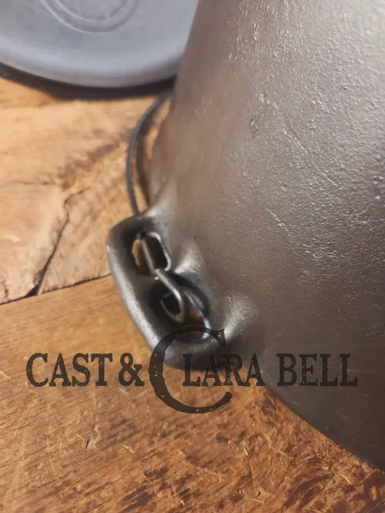 Phenomenal! Very rare 1910βs Griswold Size #11 (2634) Dutch Oven with Slant Logo and (2636) Lid. One you donβt see