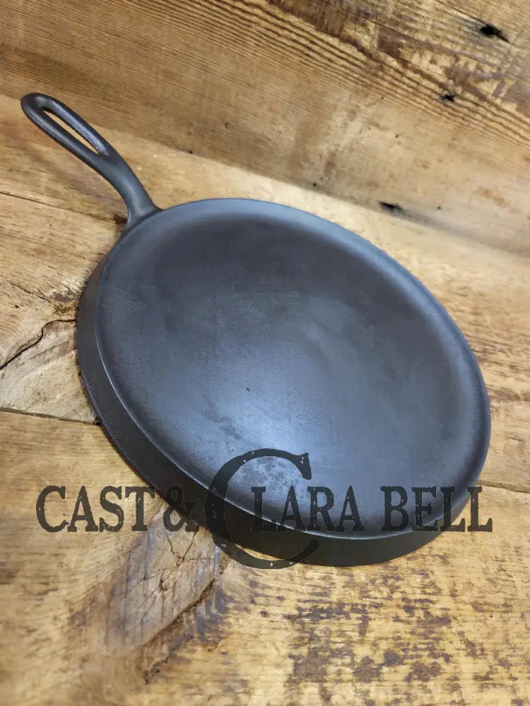 Popular 1930’s Wagner #9 Round Griddle Stylized Logo 1109 G. Perfect for grilled cheese omelets and flat iron cooking!