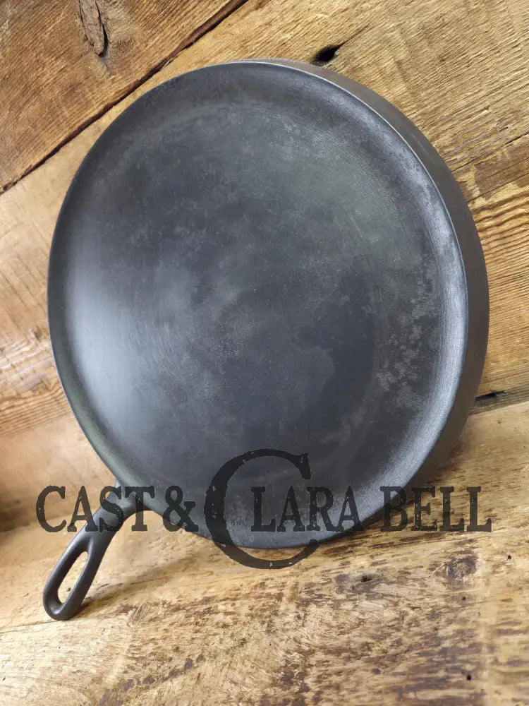 Popular 1930βs Wagner #9 Round Griddle Stylized Logo 1109 G. Perfect for grilled cheese omelets and flat iron cooking!