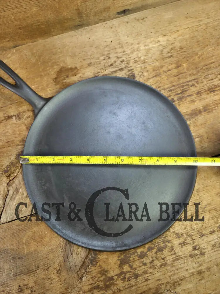 Popular 1930’s Wagner #9 Round Griddle Stylized Logo 1109 G. Perfect for grilled cheese omelets and flat iron cooking!