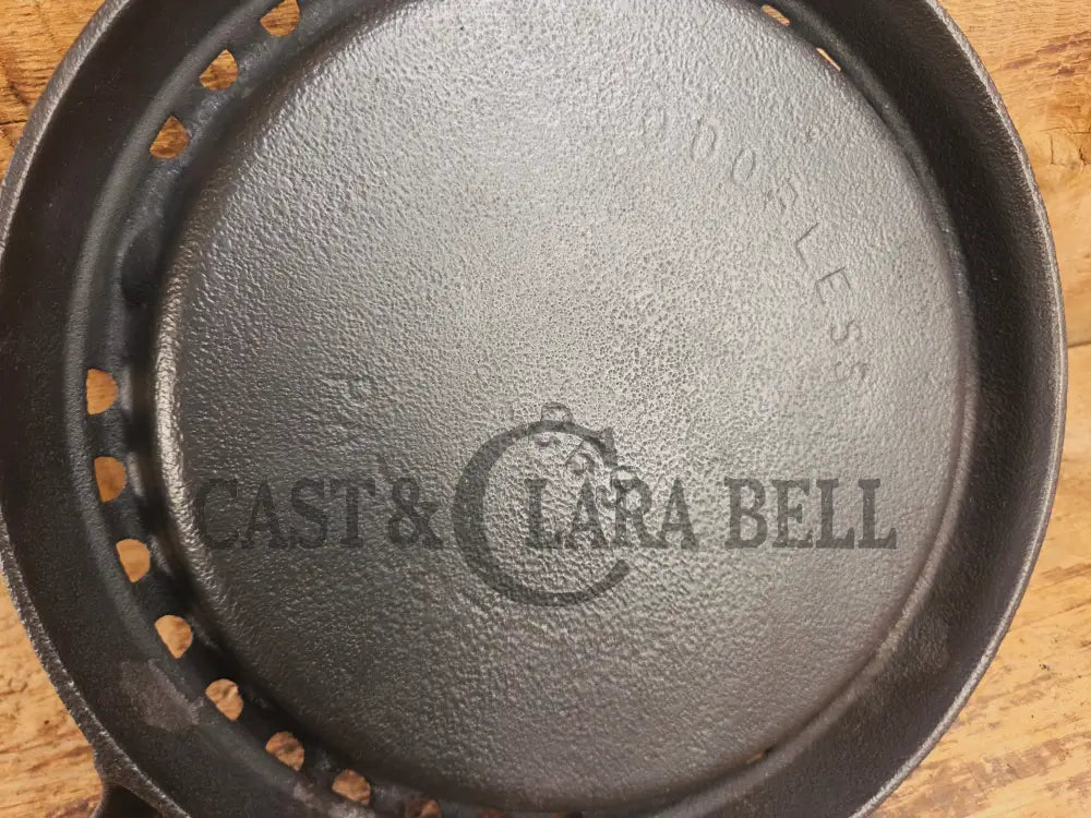 Pretty unique piece! Griswold Odorless skillet. Priced to sell Skillet