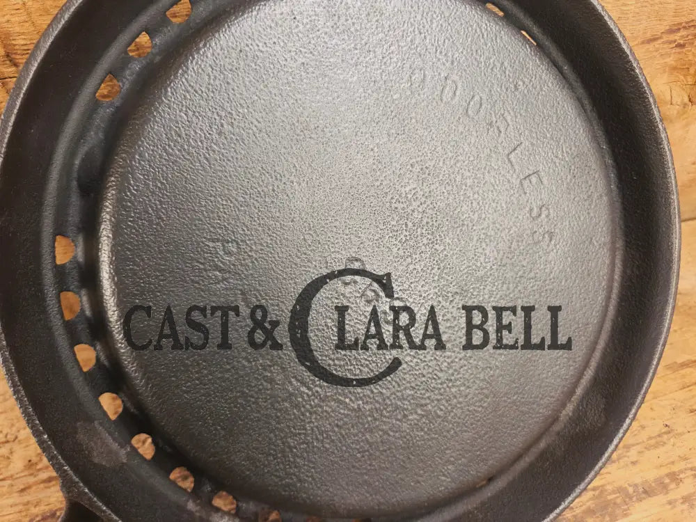 Pretty unique piece! Griswold Odorless skillet. Priced to sell Skillet