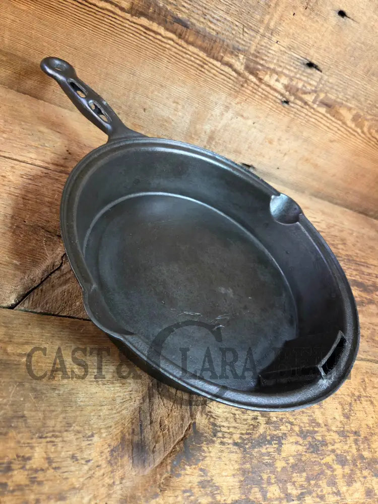 Pretty unique piece! Victor Stove Works brand #8 βOdorlessβ deep skillet. Beautiful Skillet