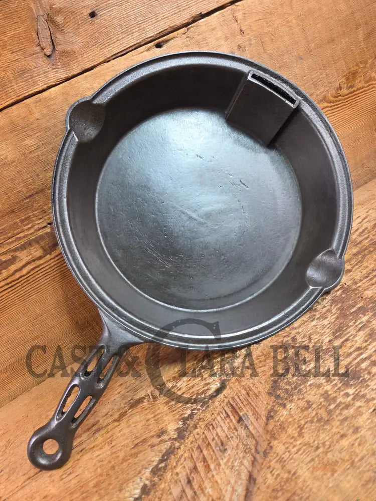 Pretty unique piece! Victor Stove Works brand #8 βOdorlessβ deep skillet. Beautiful Skillet