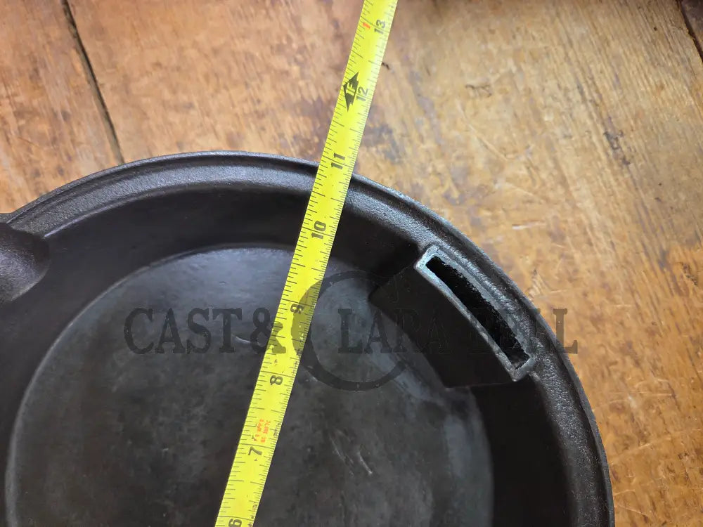 Pretty unique piece! Victor Stove Works brand #8 βOdorlessβ deep skillet. Beautiful Skillet