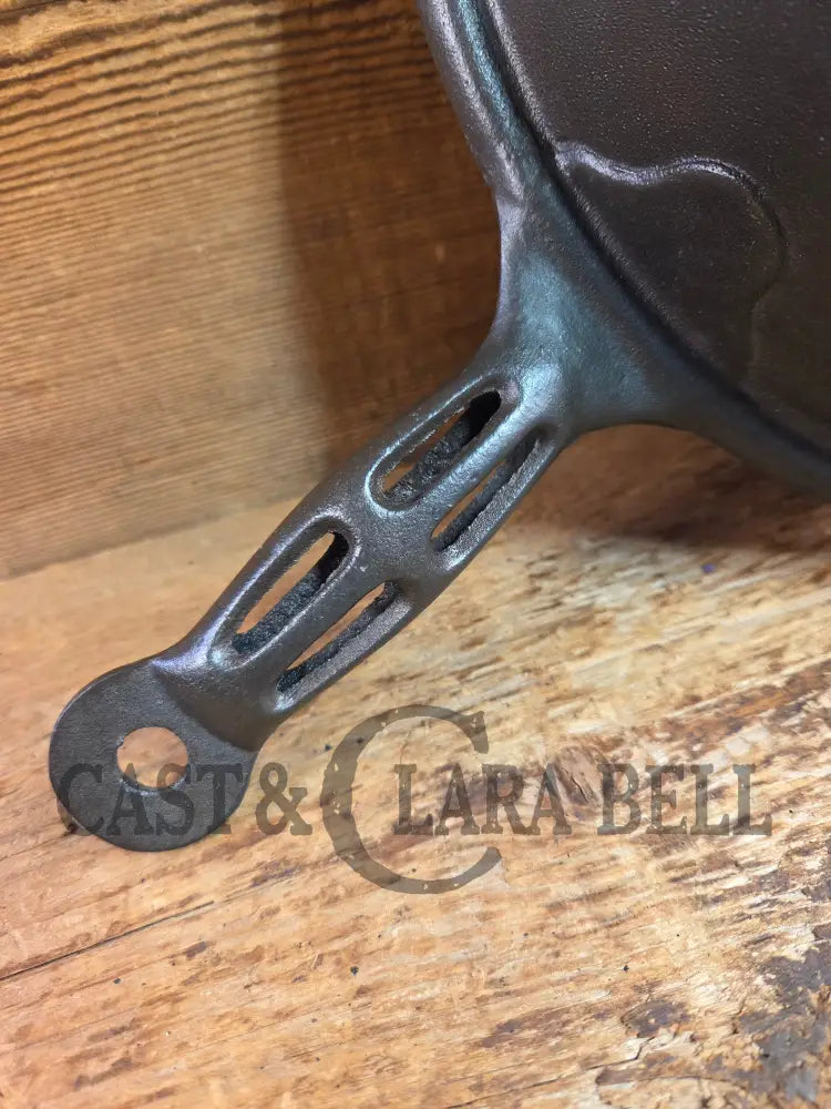 Pretty unique piece! Victor Stove Works brand #8 βOdorlessβ deep skillet. Beautiful Skillet