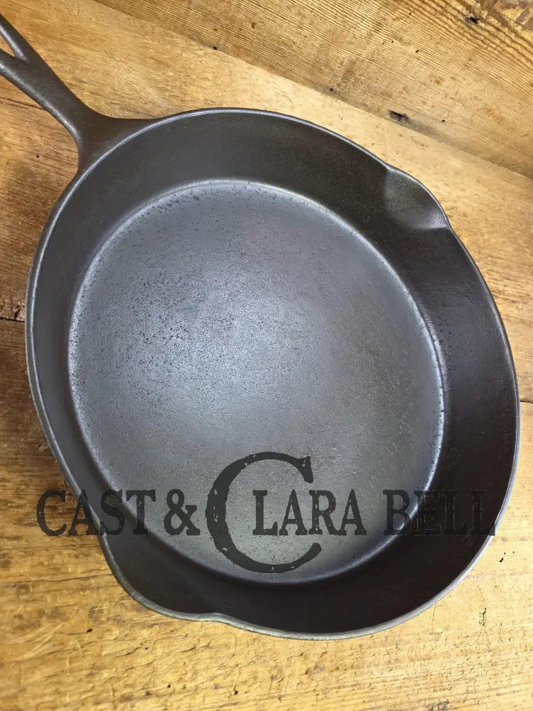 Price to Sell! HUGE 1920’s Wagner Sidney O #12 ’Arc Straight’ Skillet with Heat Ring. Fantastic daily user Skillet