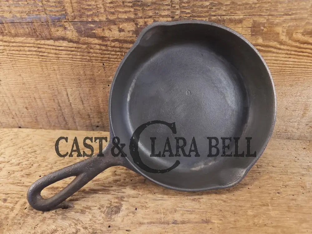 Priced to sell! 1910’s Lodge #3 Skillet with Heat Ring and Arc Logo! Perfect egg skillet for any cook! Skillet