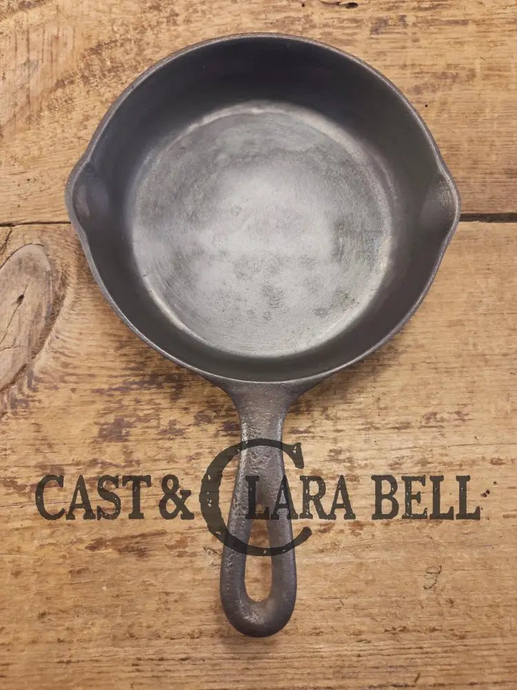 Priced to sell! 1910’s Lodge #3 Skillet with Heat Ring and Arc Logo! Perfect egg skillet for any cook! Skillet