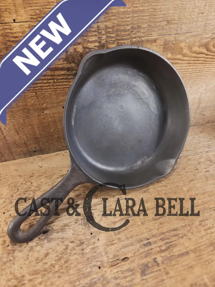 Priced to sell! 1910’s Lodge #3 Skillet with Heat Ring and Arc Logo! Perfect egg skillet for any cook! Skillet