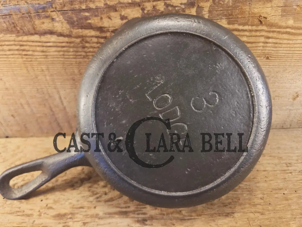 Priced to sell! 1910’s Lodge #3 Skillet with Heat Ring and Arc Logo! Perfect egg skillet for any cook! Skillet