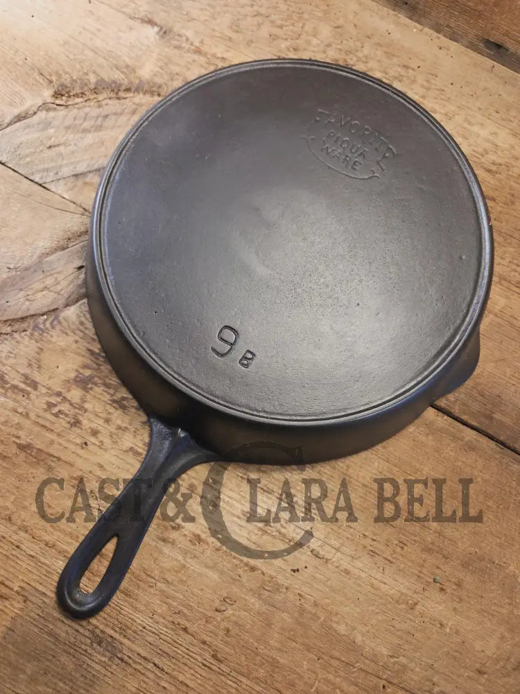 Priced to Sell! 1920βs Favorite Piqua Ware No. 9 B cast iron Skillet with Heat Ring and βSmileyβ Logo. Gorgeous skillet