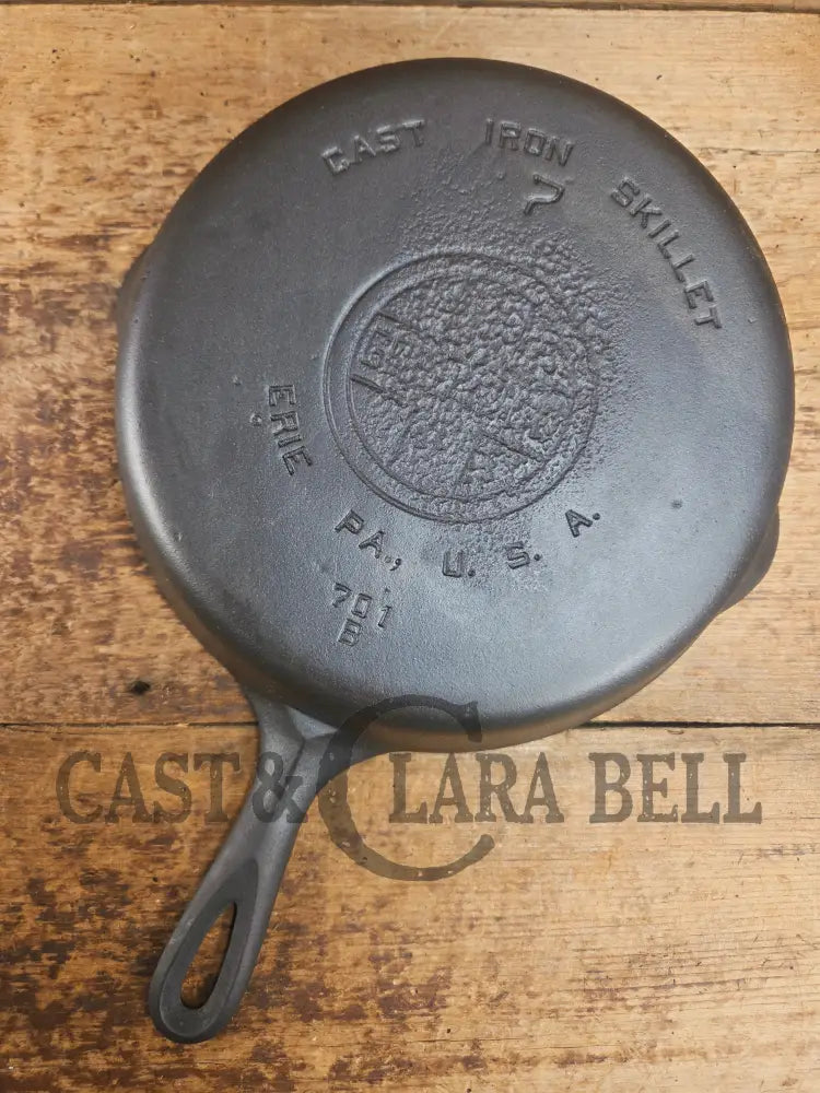 Priced to sell! 1930βs Griswold #7 Skillet w Large Block Logo Smooth Bottom 701. See description Skillet