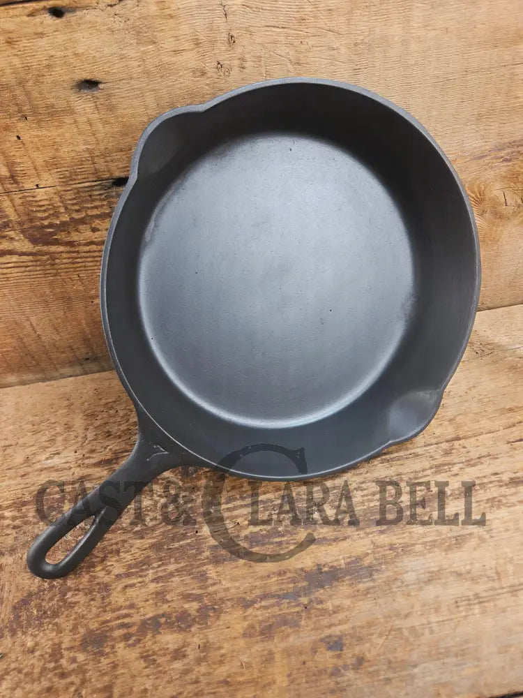 Priced to sell! 1930βs Griswold #7 Skillet w Large Block Logo Smooth Bottom 701. See description Skillet