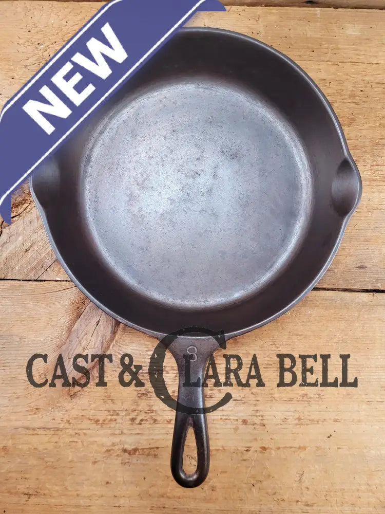 Priced to Sell! 1930βs Wagner #8 Cast Iron Skillet 1058. For gas and electric ranges Skillet
