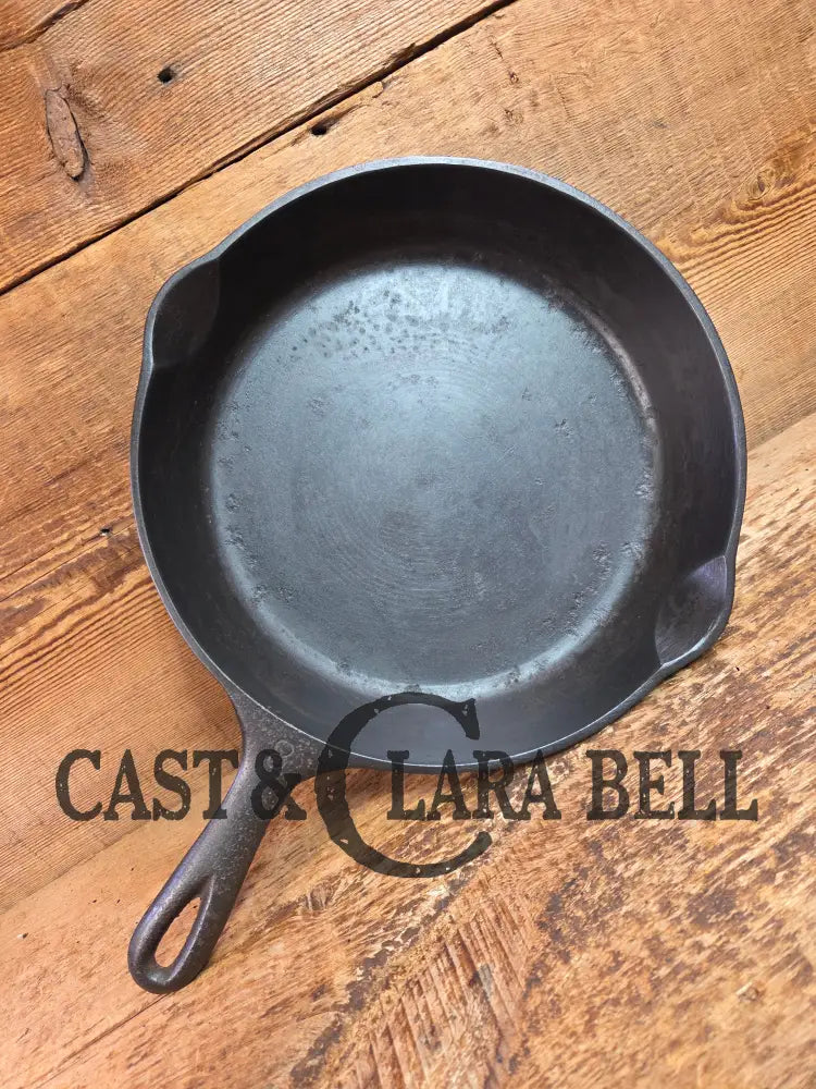 Priced to Sell! 1930’s Wagner Ware #8 Cast Iron Skillet with Stylized Logo 1058 V - Skillet