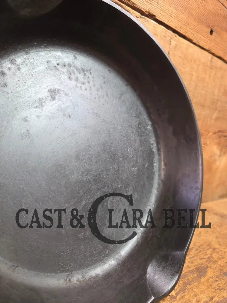 Priced to Sell! 1930’s Wagner Ware #8 Cast Iron Skillet with Stylized Logo 1058 V - Skillet