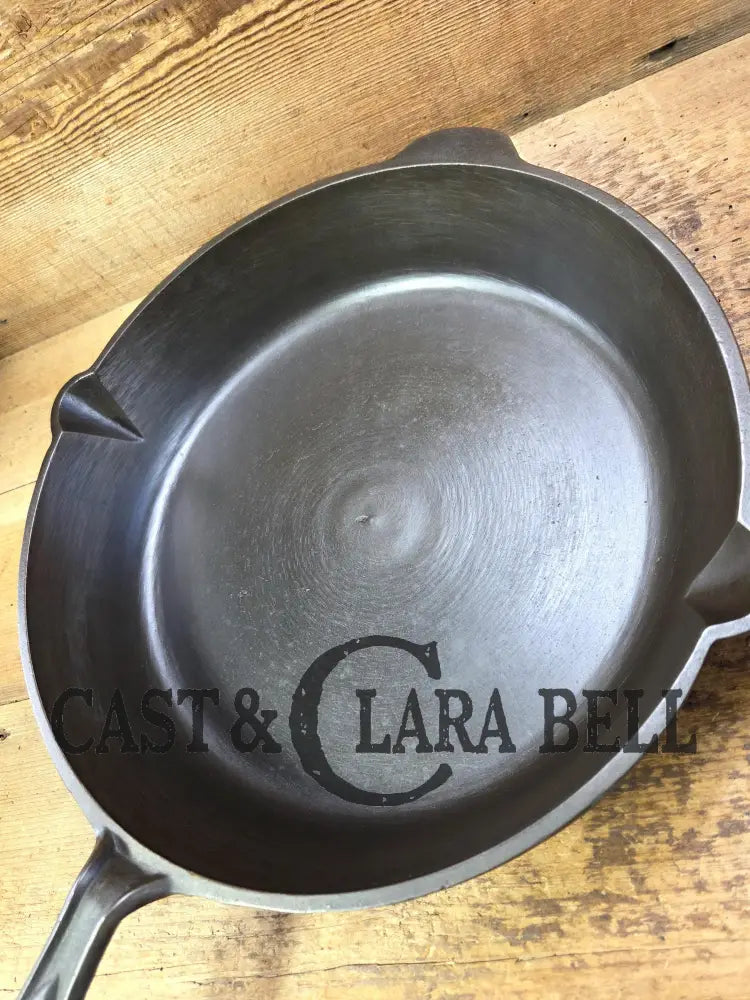 Priced to sell! A tale of two skillets...light and amazing! Late 1800’s Gate-marked unknown #11 DEEP cast iron skillet!