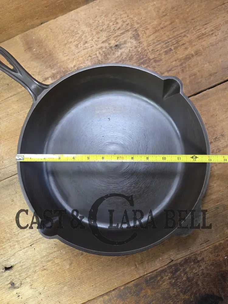 Priced to sell! A tale of two skillets...light and amazing! Late 1800’s Gate-marked unknown #11 DEEP cast iron skillet!