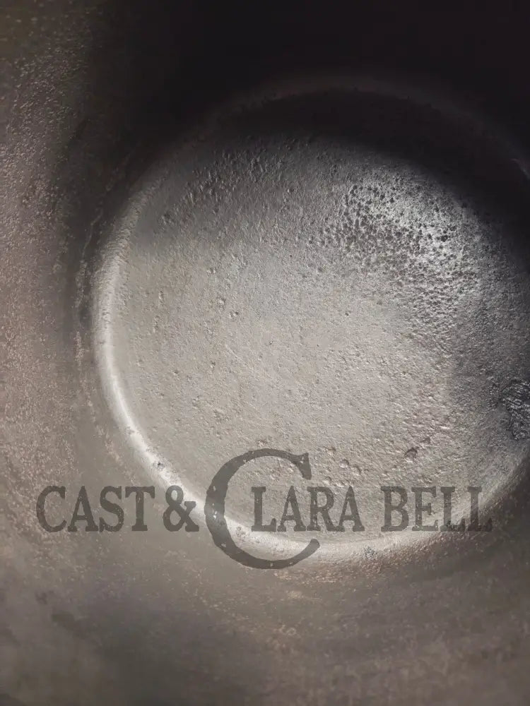 Priced to Sell and not seen often. 1930βs #7 Favorite Piqua flat bottom kettle. PERFECT daily user for soups stews and