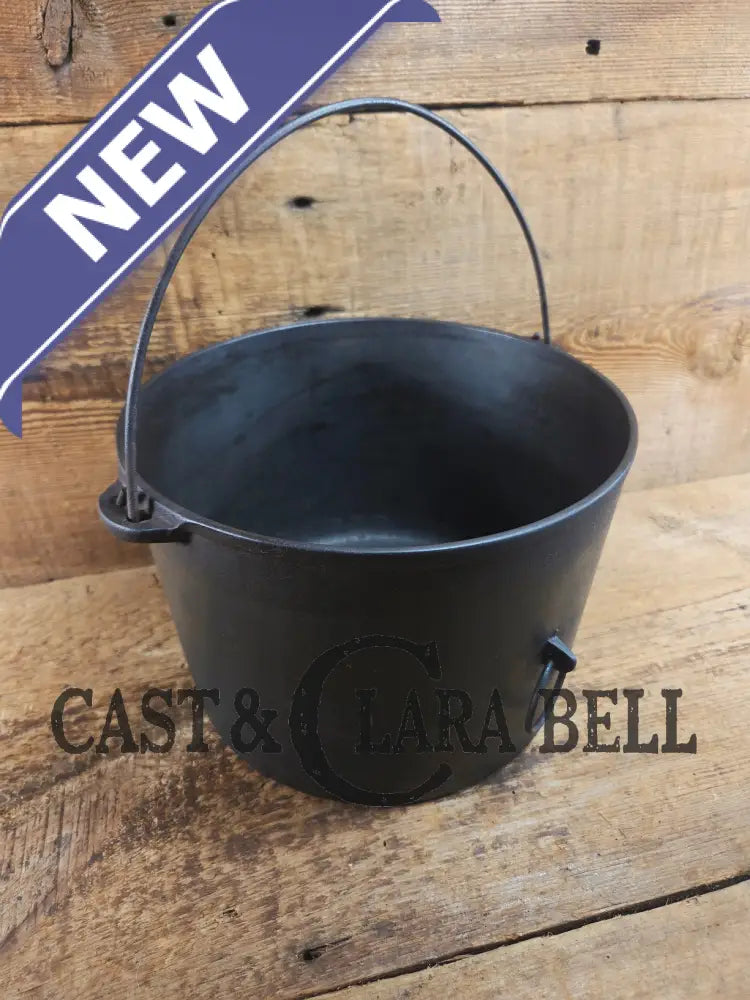 Priced to Sell and not seen often. 1930’s #7 Favorite Piqua flat bottom kettle. PERFECT daily user for soups stews and