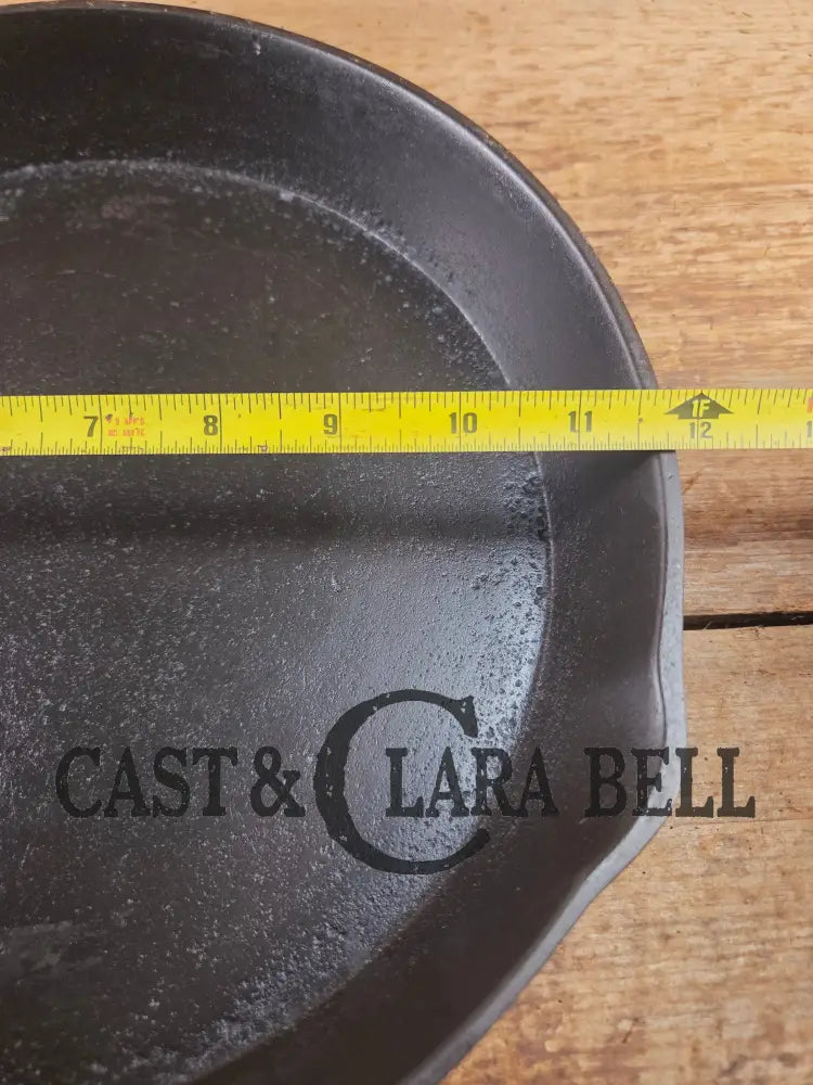 Priced to Sell! Antique elegant gate-marked unknown #10 skillet. Awesome piece of history! Skillet