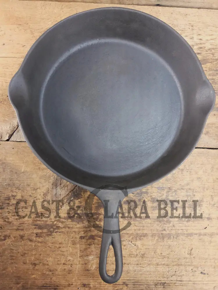Priced to Sell big bacon skillet. Fully restored 1890βs Era Wagner #10 Block Logo. Sits flat on all cook surfaces. SC24