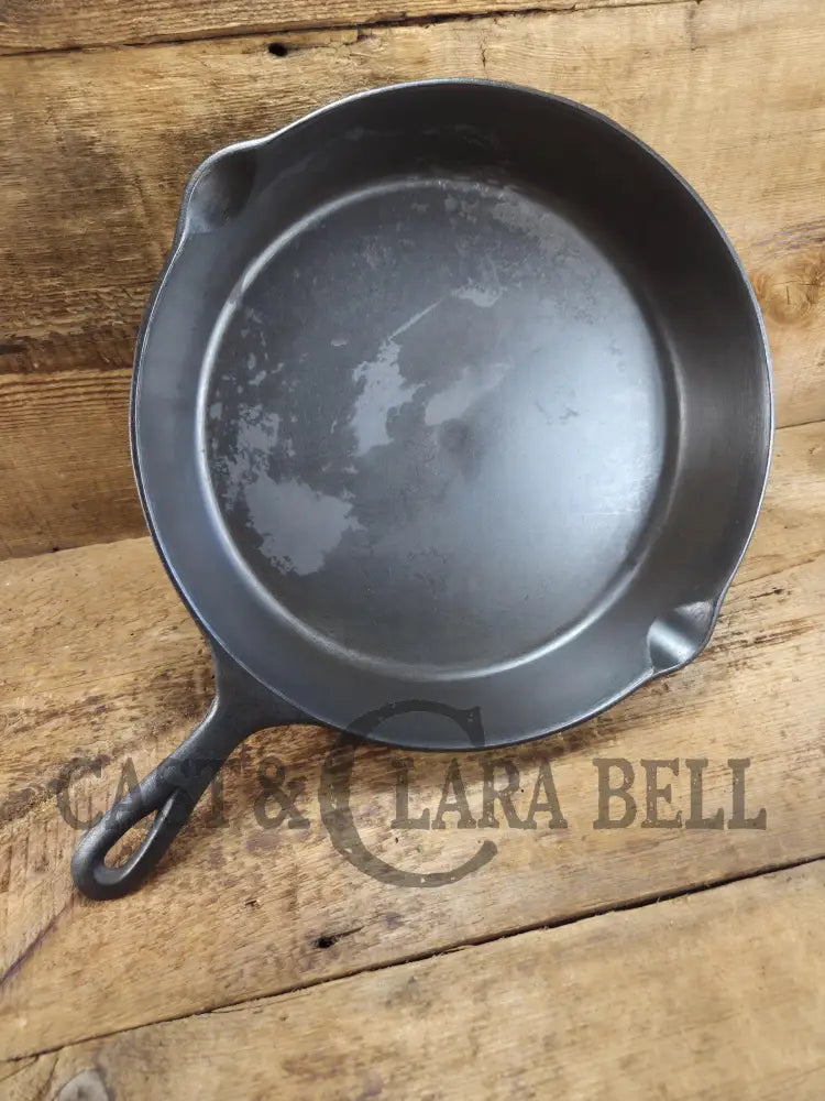 Priced to sell big bacon skillet! Mid 1900βs Lodge #10 Skillet with 3 Notch Heat Ring. Restored and Ready to Use!