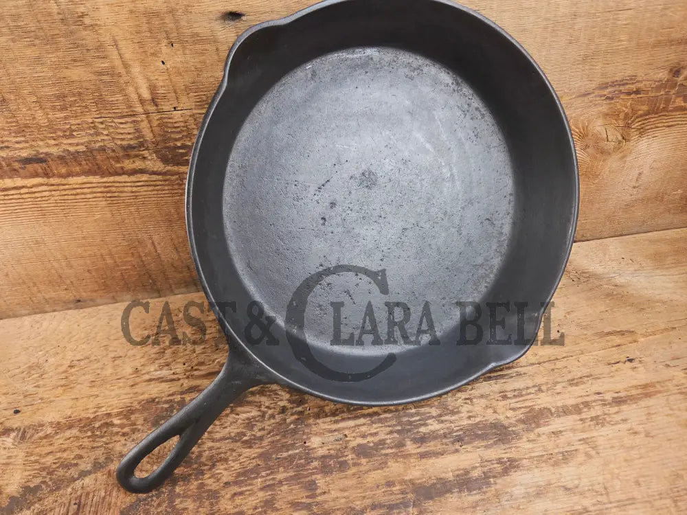 Priced to sell daily workhorse! Early 1900βs Lodge #8 Skillet with 3 Notch Heat Ring and raised RI. Great first pan!