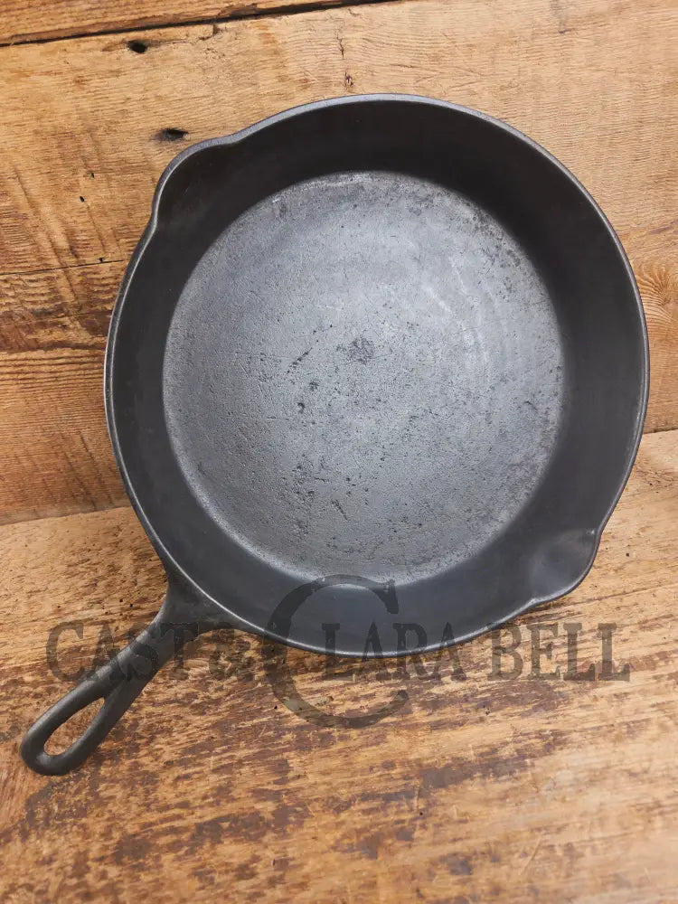 Priced to sell daily workhorse! Early 1900βs Lodge #8 Skillet with 3 Notch Heat Ring and raised RI. Great first pan!