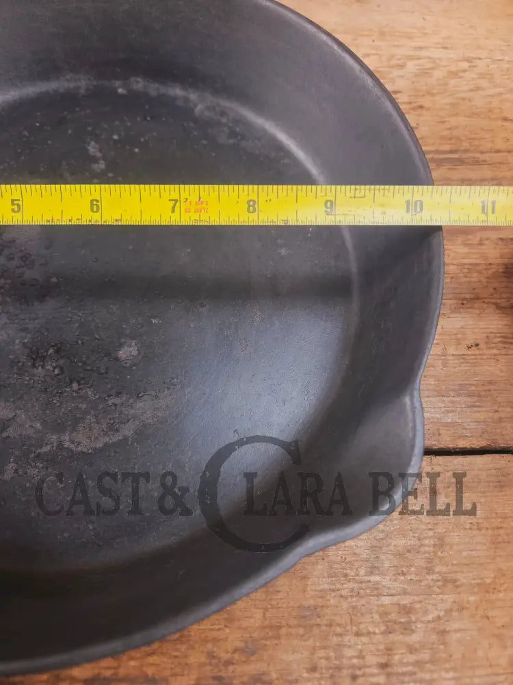 Priced to sell daily workhorse! Early 1900βs Lodge #8 Skillet with 3 Notch Heat Ring. Great first pan! Skillet