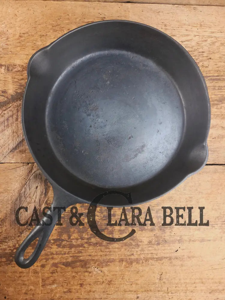 Priced to sell daily workhorse! Early 1900βs Lodge #8 Skillet with 3 Notch Heat Ring. Great first pan! Skillet